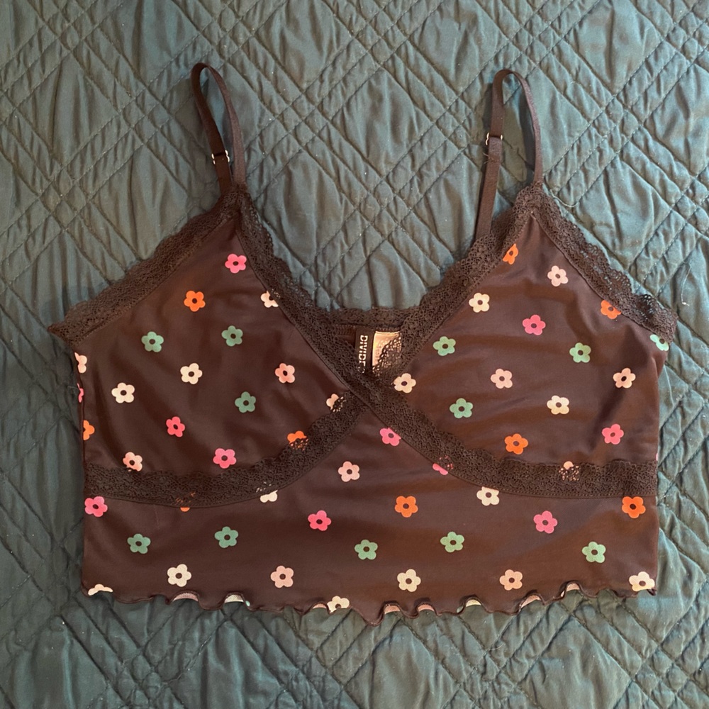 NWOT H&M Divided Black Cropped Cami Tank Top w/ Lace Trim & Colorful Flowers